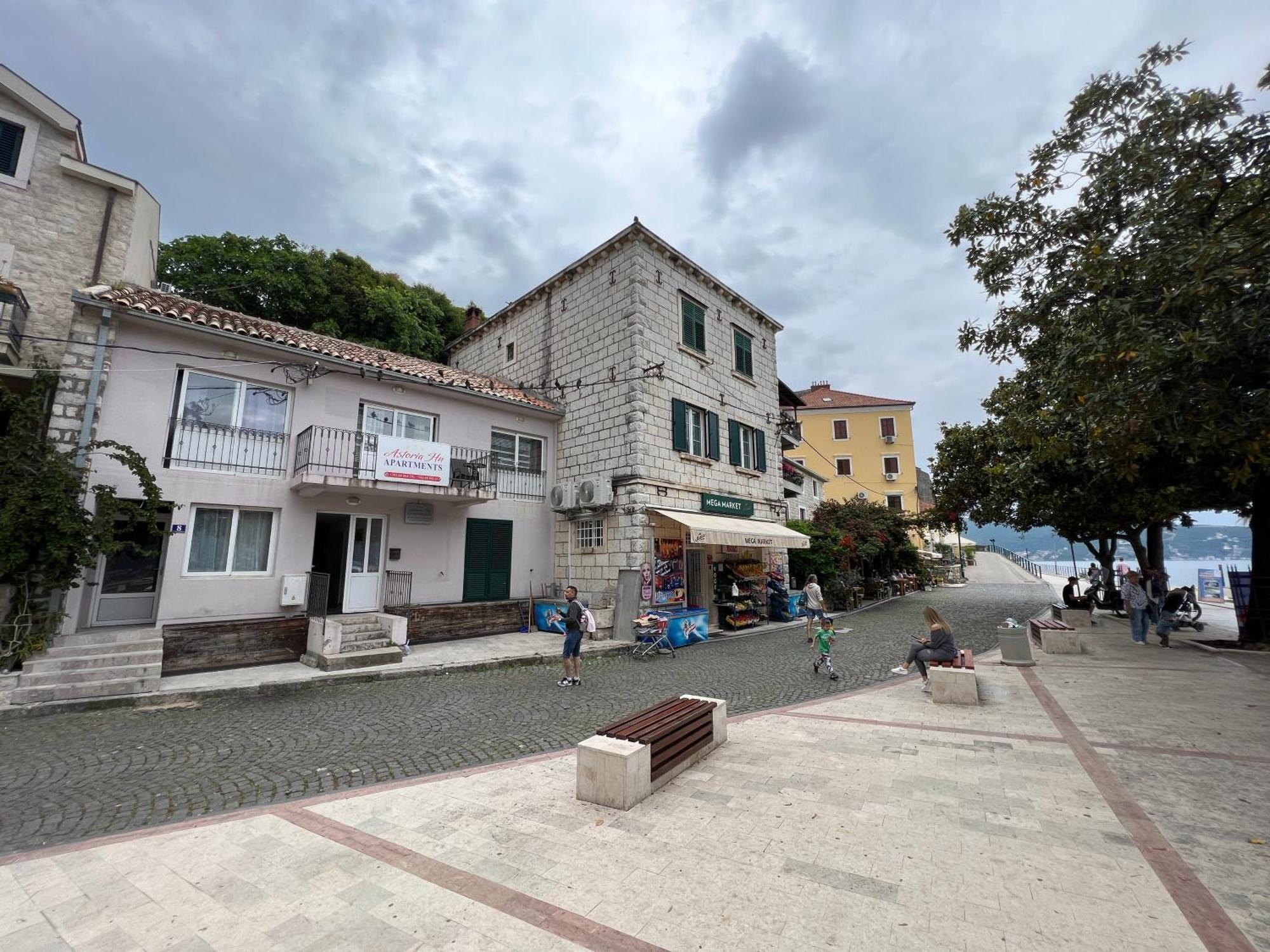 Apartments Astoria Hn Herceg Novi Exteriér fotografie
