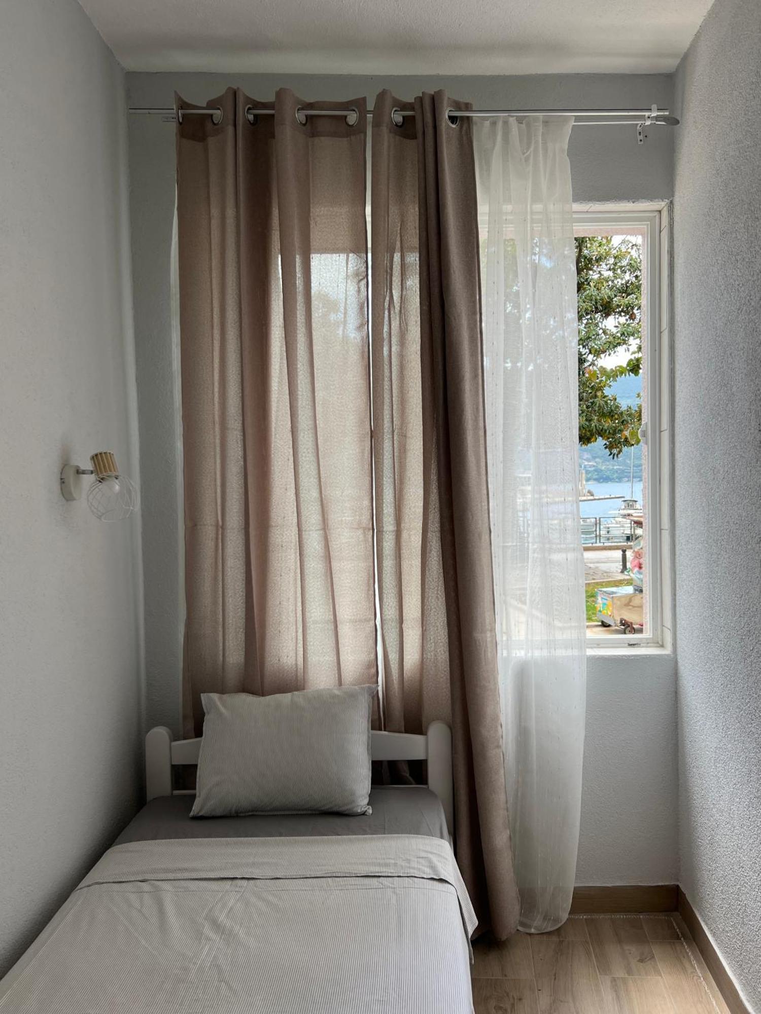 Apartments Astoria Hn Herceg Novi Exteriér fotografie